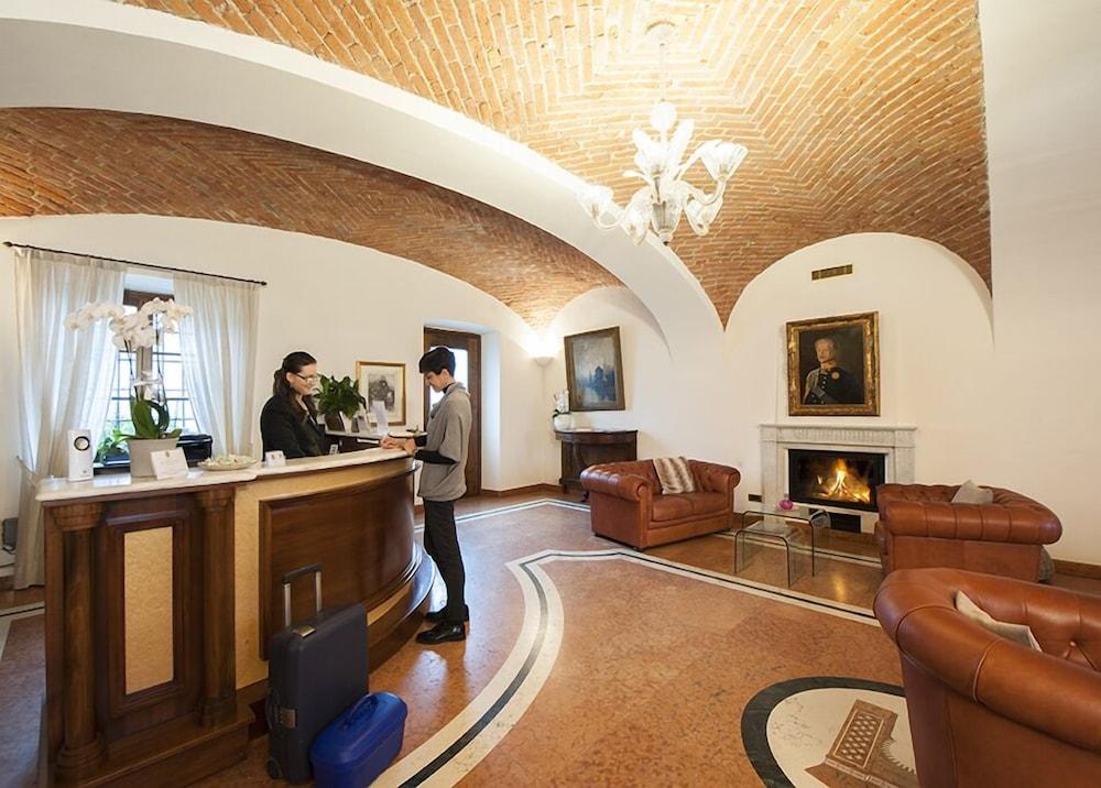 ברה Albergo La Corte Albertina מראה חיצוני תמונה